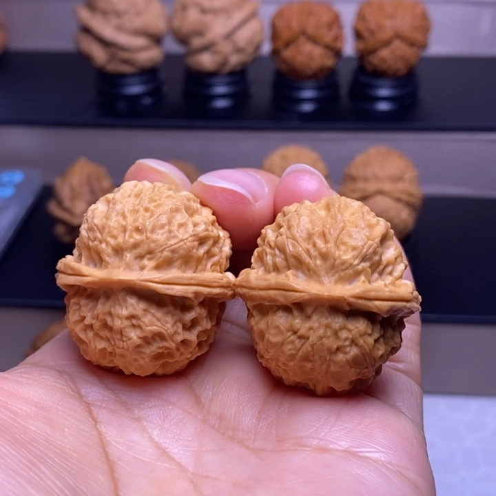 把件文玩核桃珊瑚绣球58