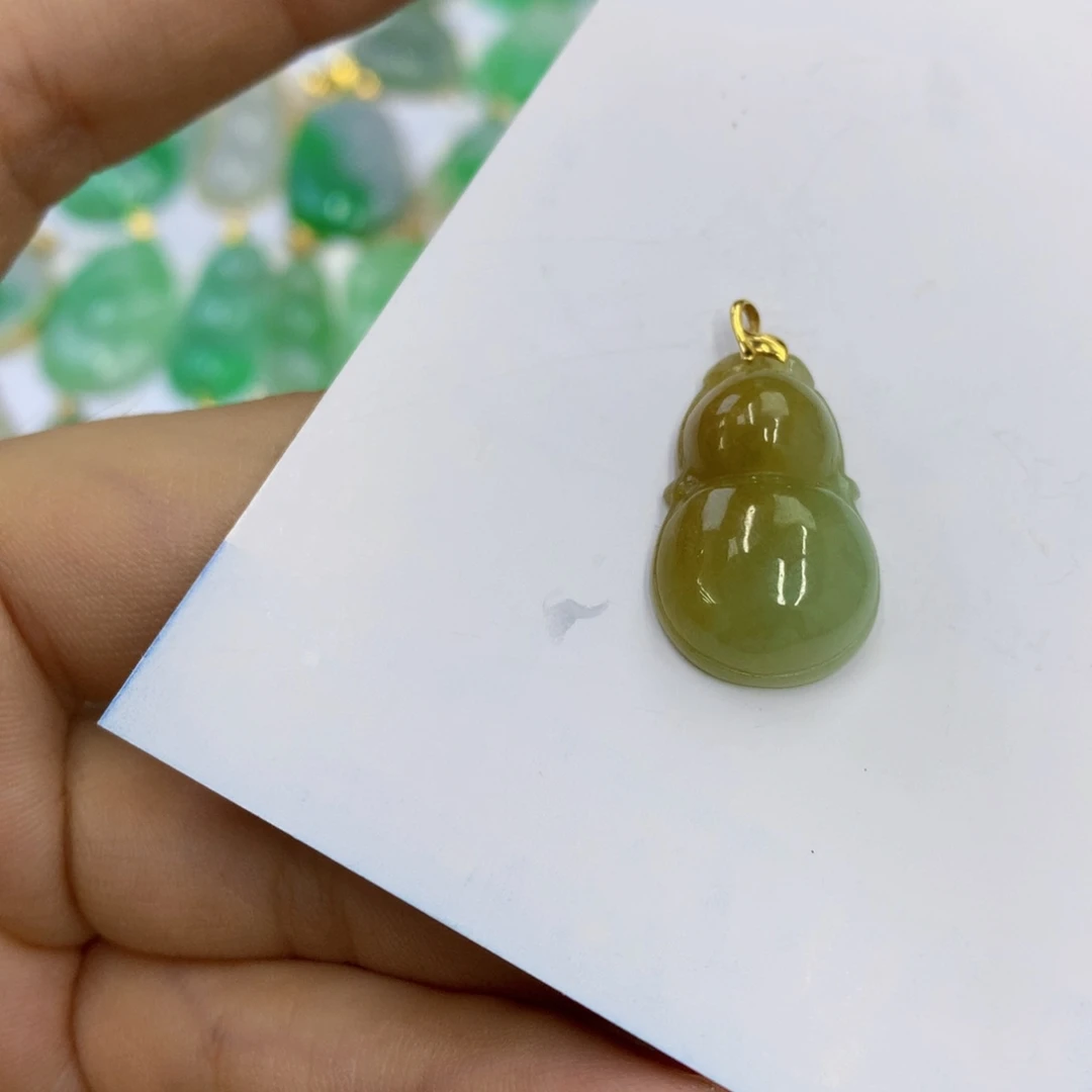 翡翠18K金镶嵌颈饰翡翠