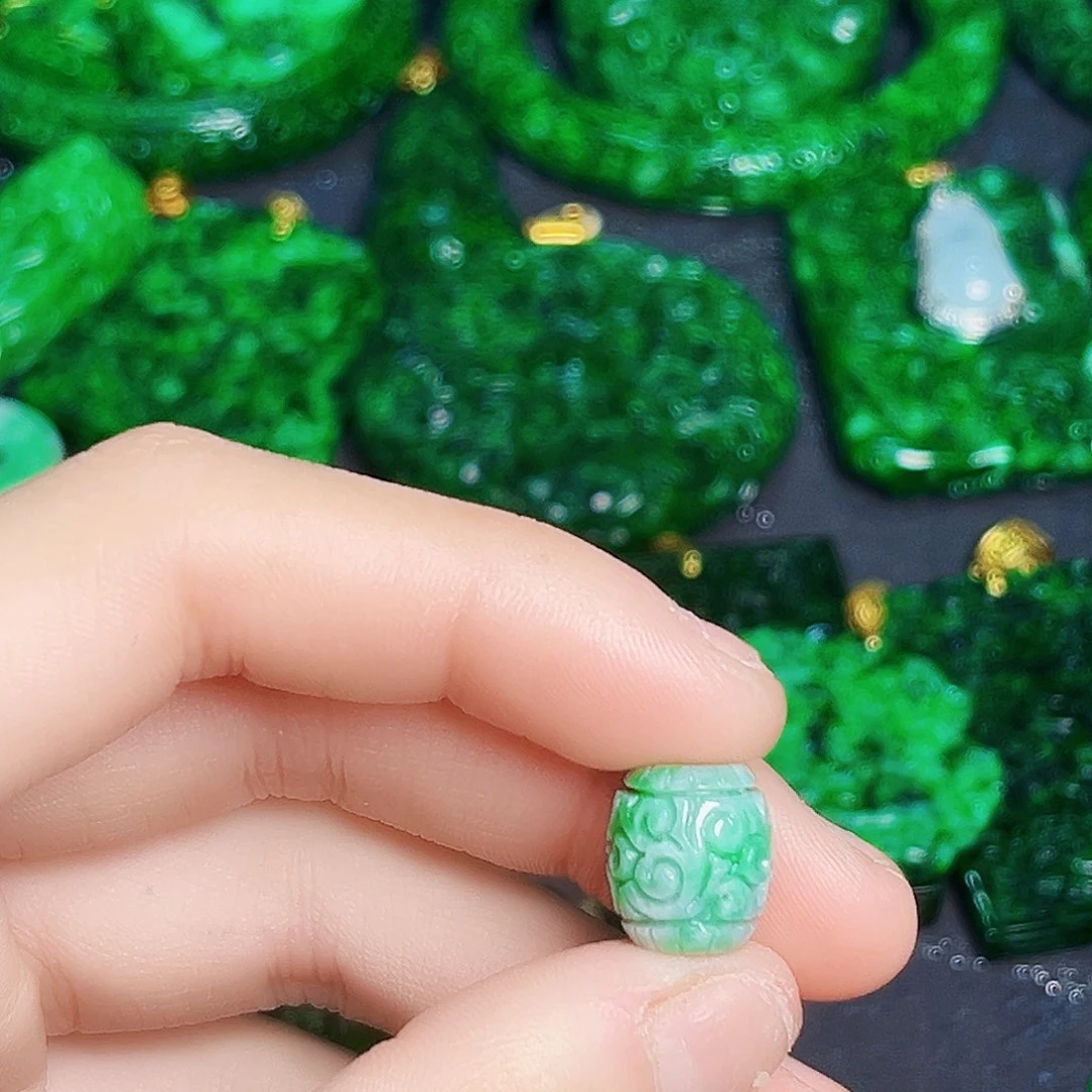 颈饰未镶嵌翡翠多样性