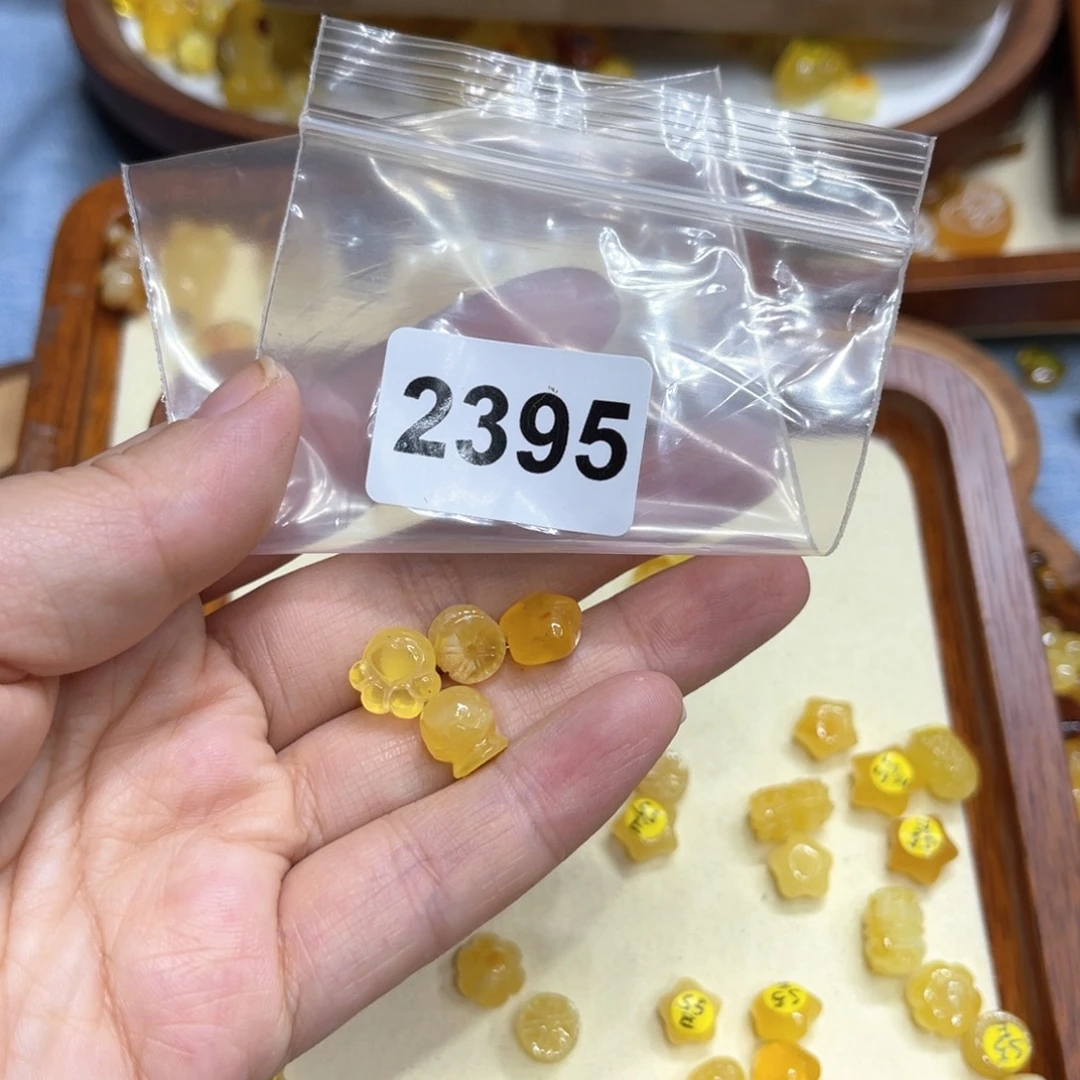 未镶嵌琥珀珠宝奇石