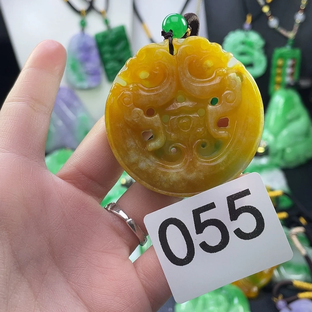 翡翠未镶嵌吊坠(赠链)