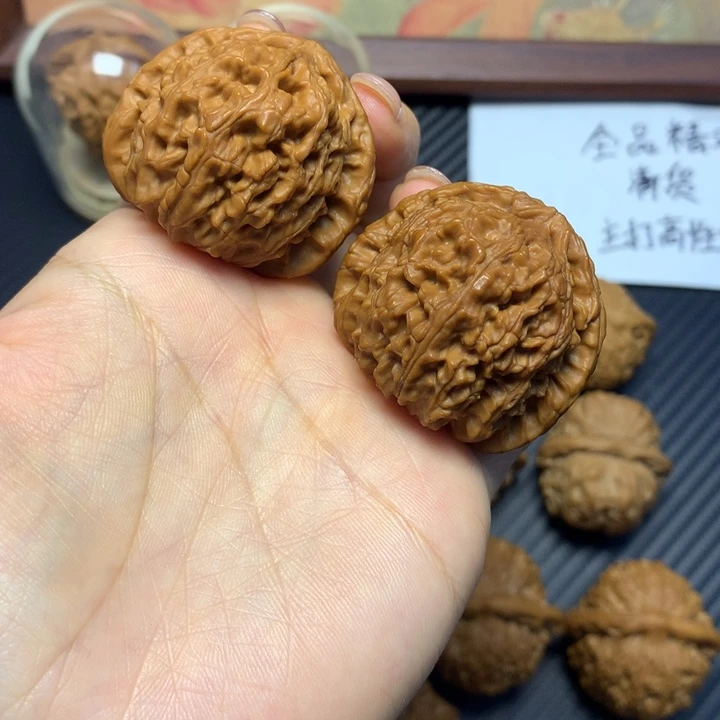 核桃把件韩****李球白42全品