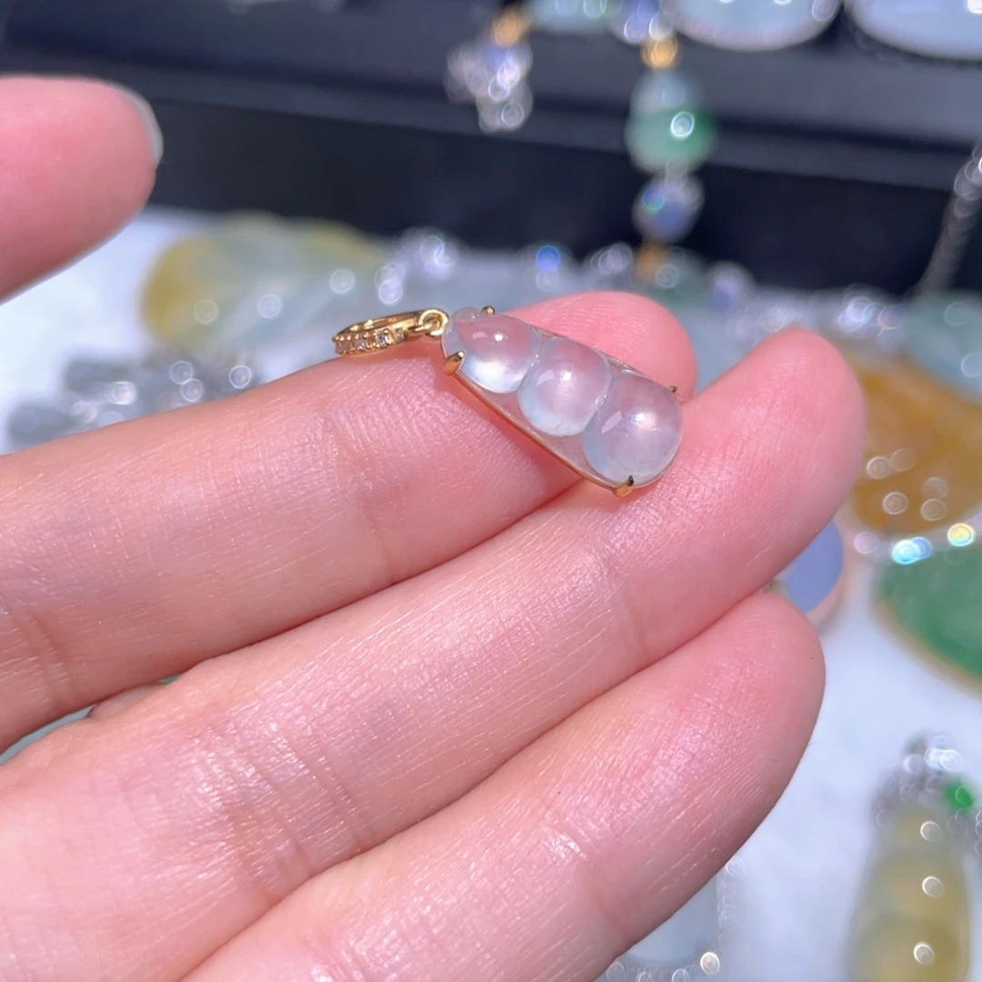 颈饰18K金镶嵌翡翠翡翠