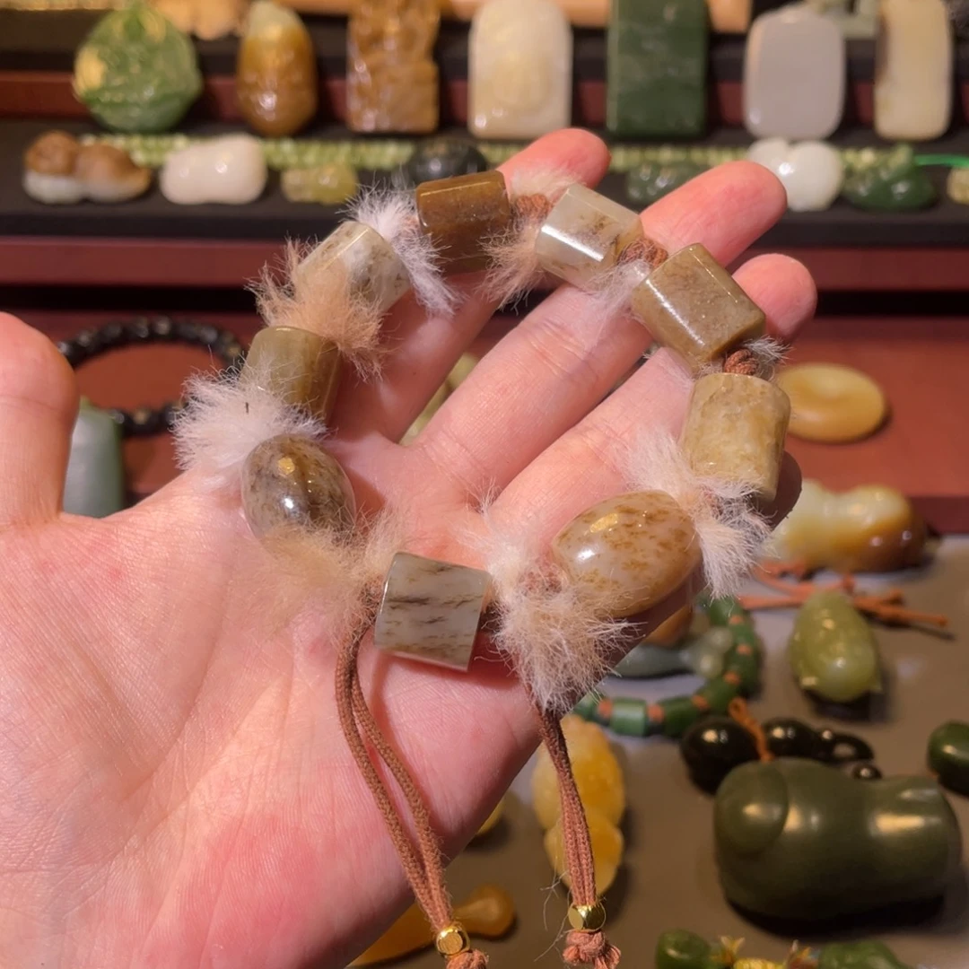 遗***火和田玉未镶嵌颈饰