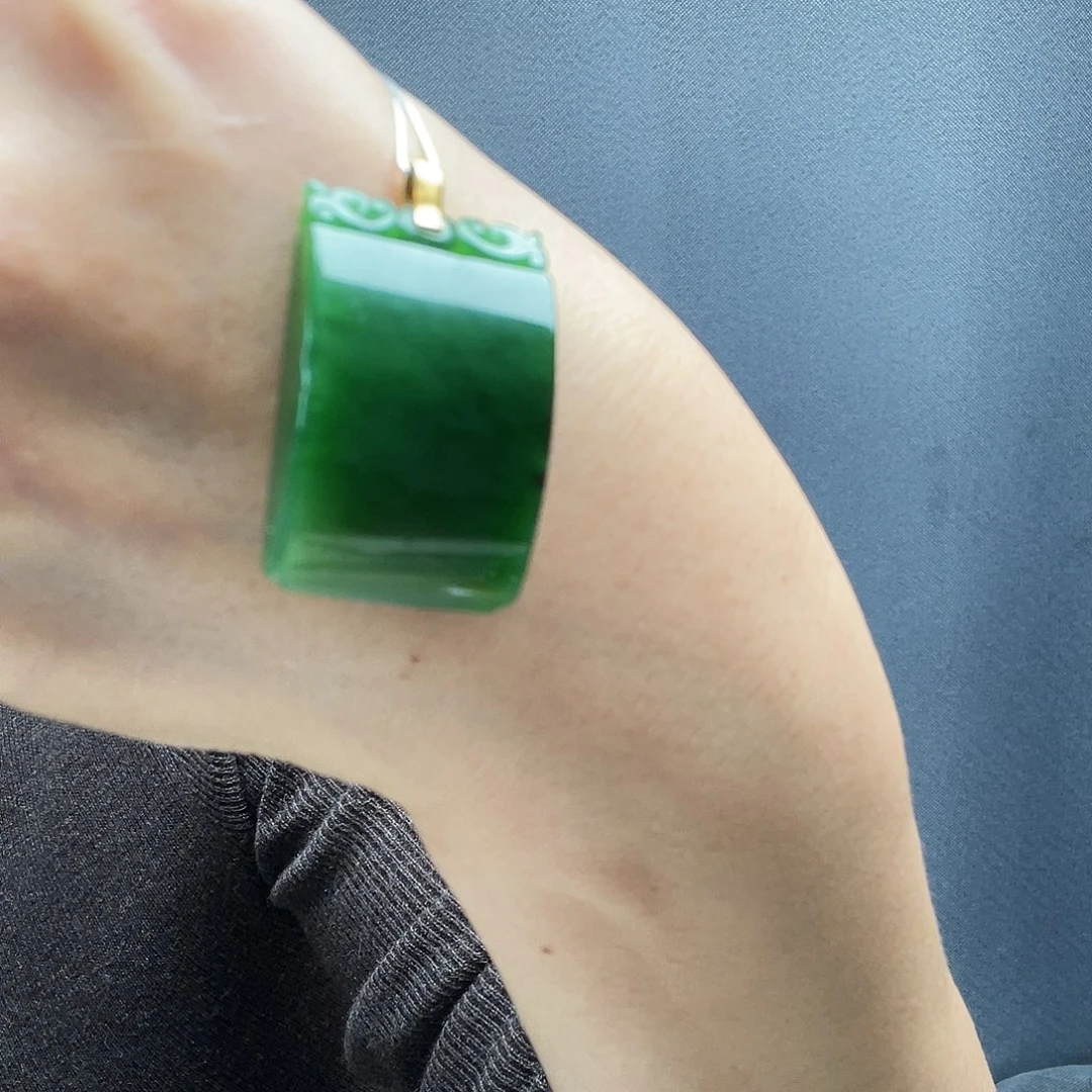 景***城和田玉18K金镶嵌颈饰