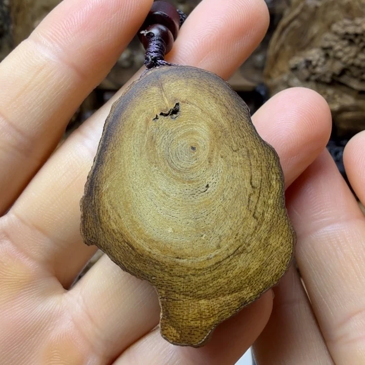 沉香碎屑沉香达拉干随行吊坠6.8克