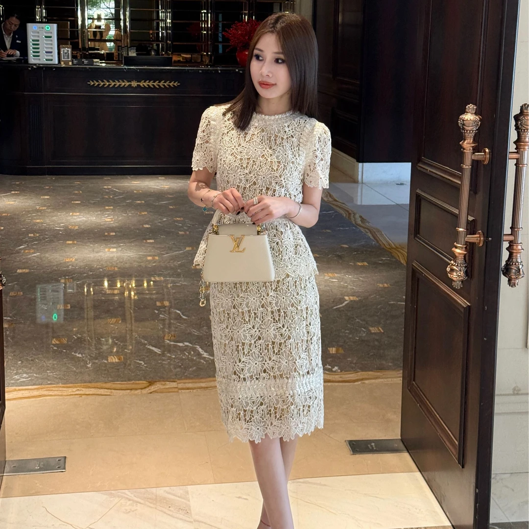【饭冰冰】法式轻奢重工烫钻设计闪耀圆领蕾丝衫