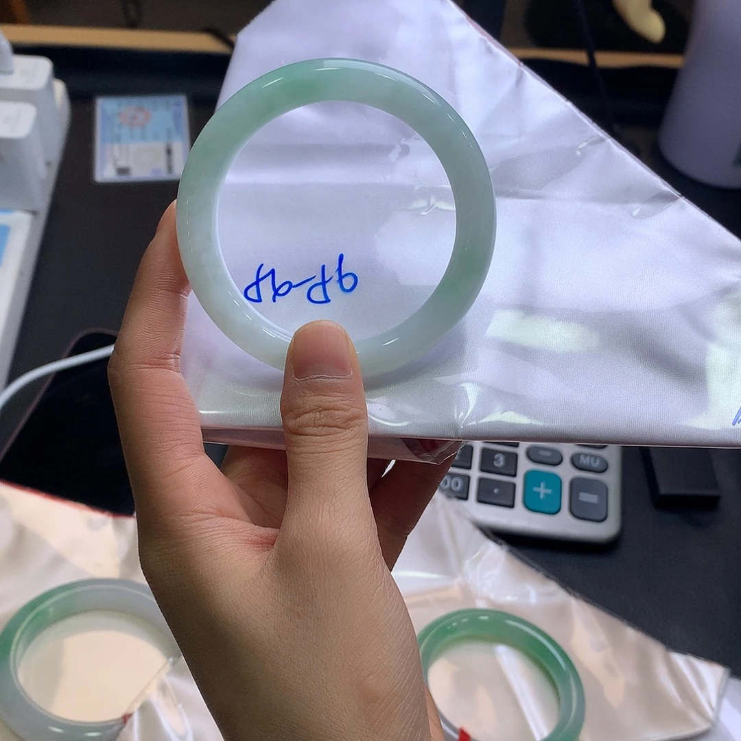 翡翠未镶嵌手镯翡翠