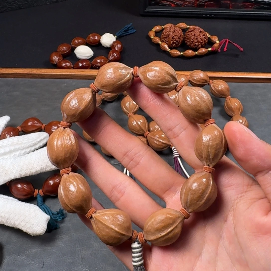 1.9*2.6精品梅林铁核手串