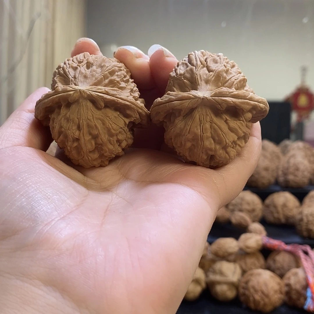 把件文玩核桃43白狮子有黄
