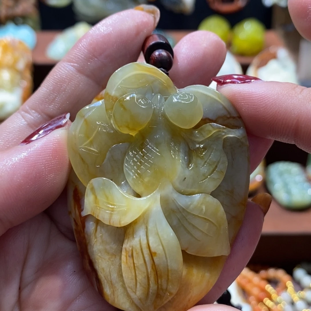 蛇纹石玉颈饰未镶嵌