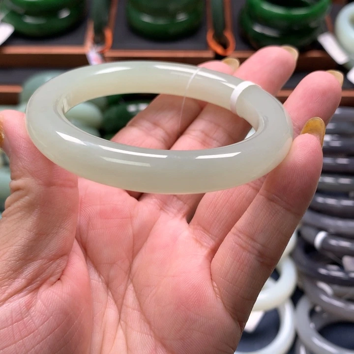 【闪购商品】未镶嵌手镯和田玉