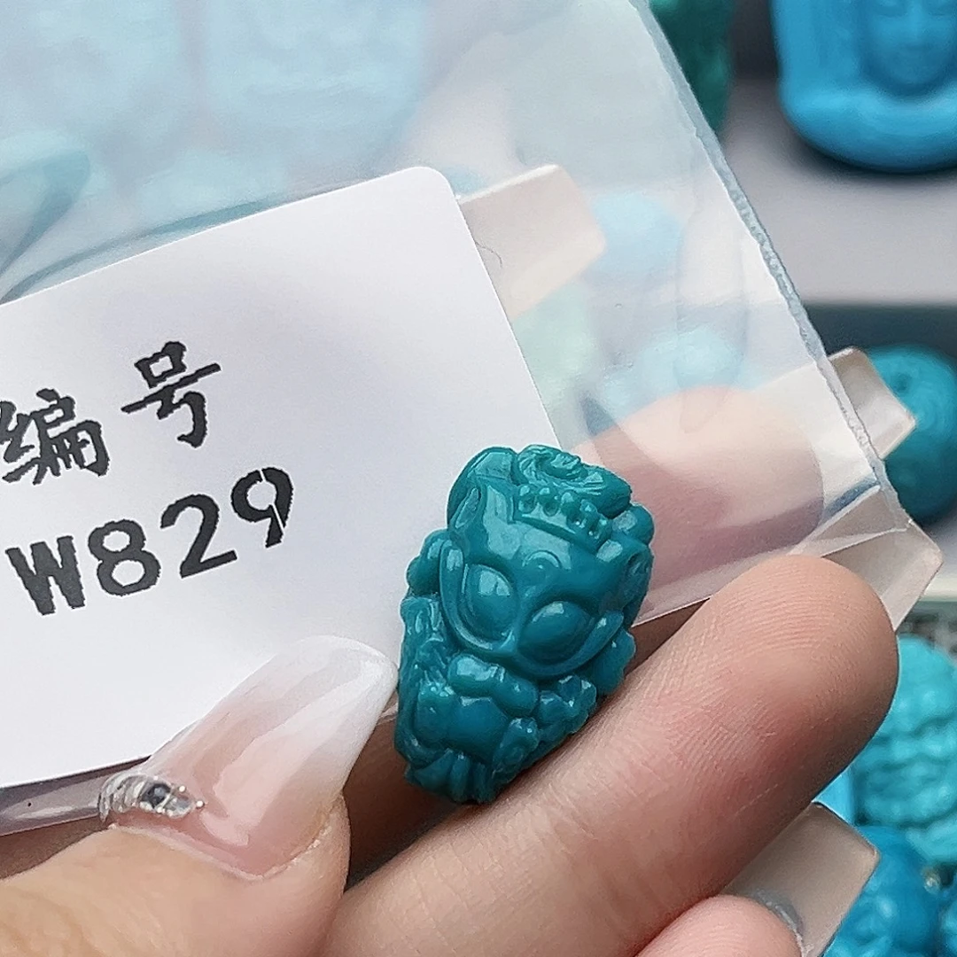 绿松石未镶嵌天然原矿雕刻绿松石