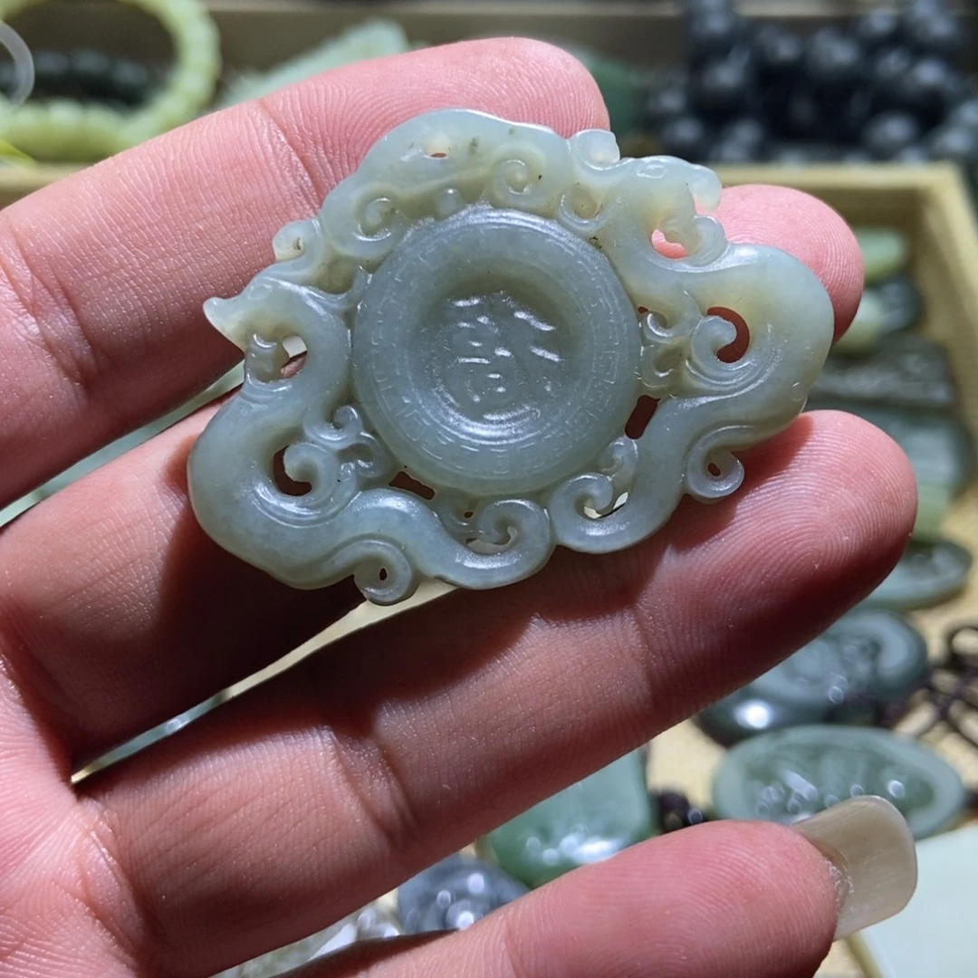 颈饰未镶嵌和田玉（糖玉）