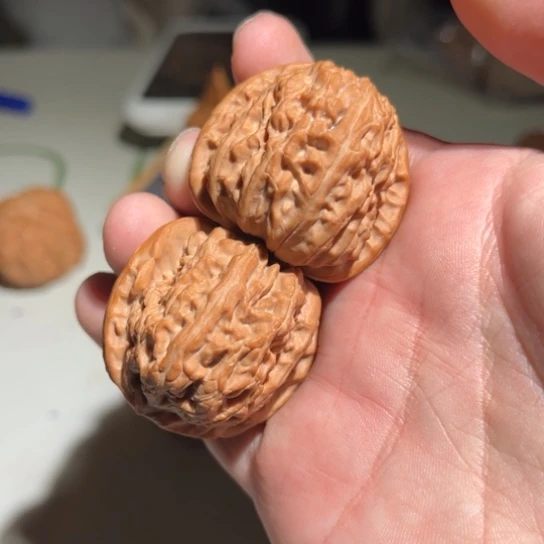 文玩核桃吊坠白狮子