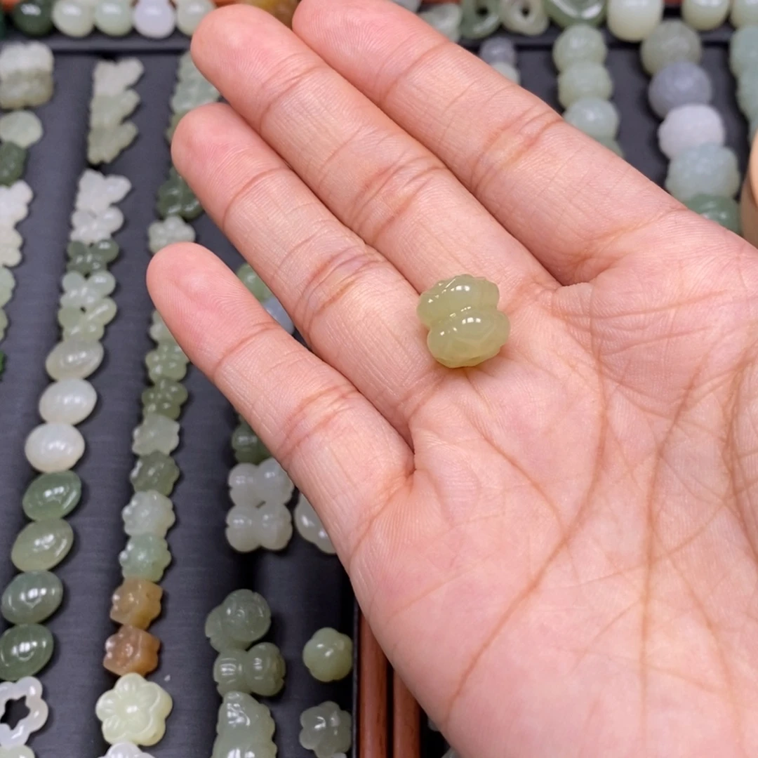 无***家和田玉未镶嵌颈饰