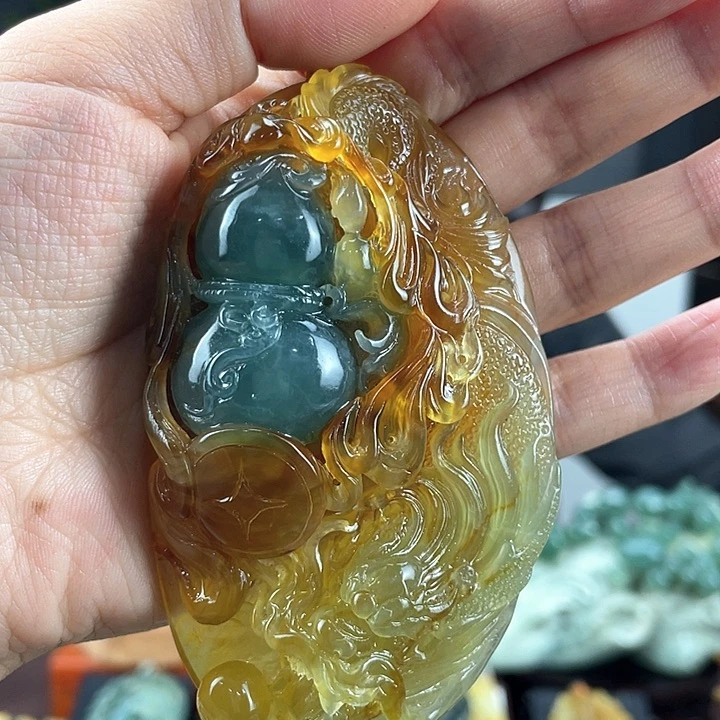 蛇纹石玉颈饰未镶嵌咬****哭