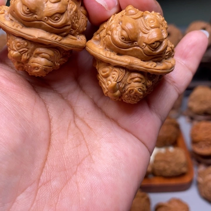 蛤蟆头雕刻的金蟾