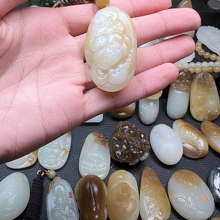 和田玉未镶嵌颈饰