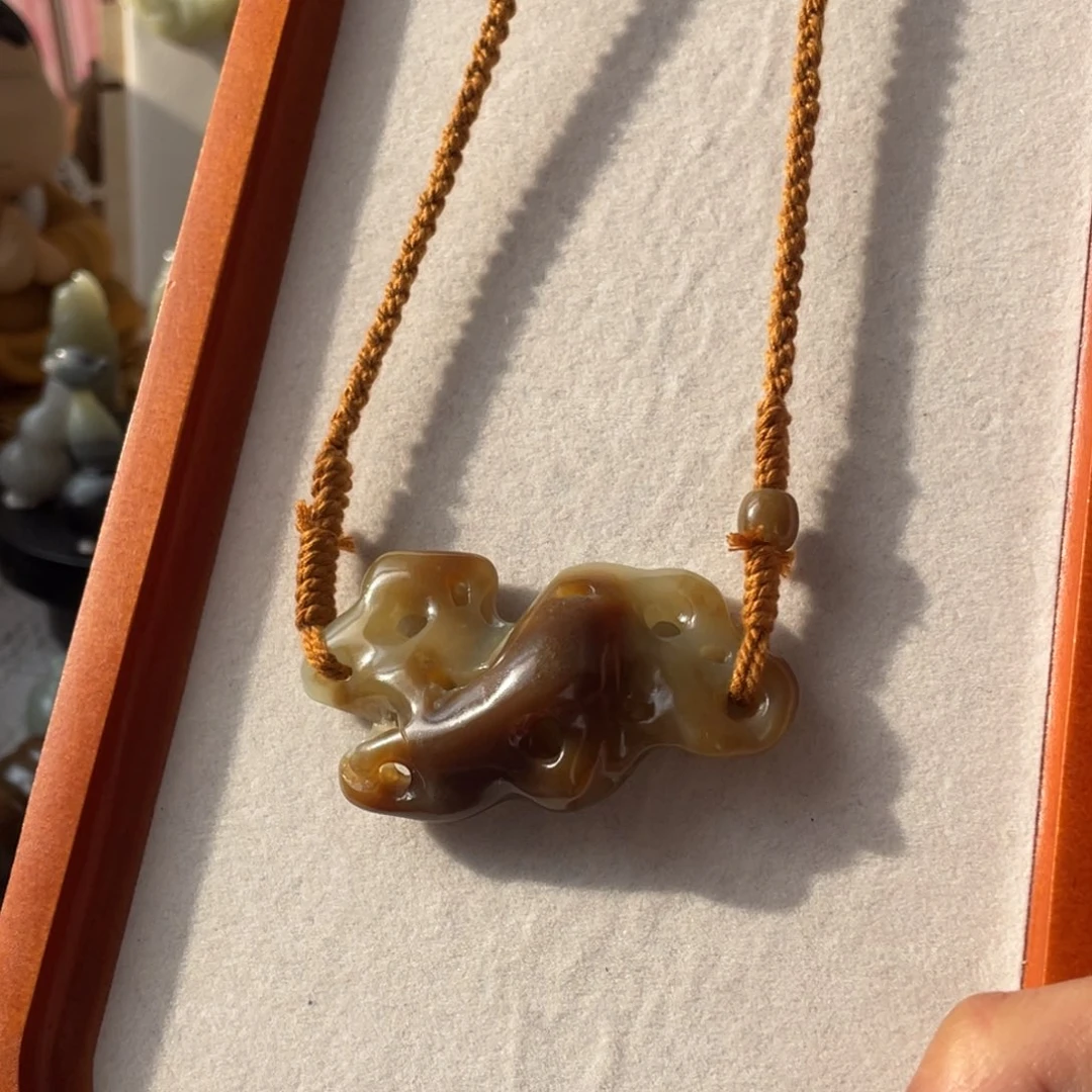 和田玉未镶嵌颈饰糖太湖石玉衡