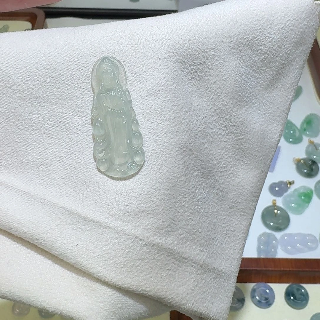 颈饰未镶嵌翡翠观音