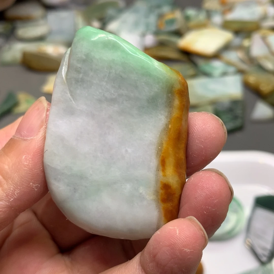 翡翠颈饰未镶嵌翡翠