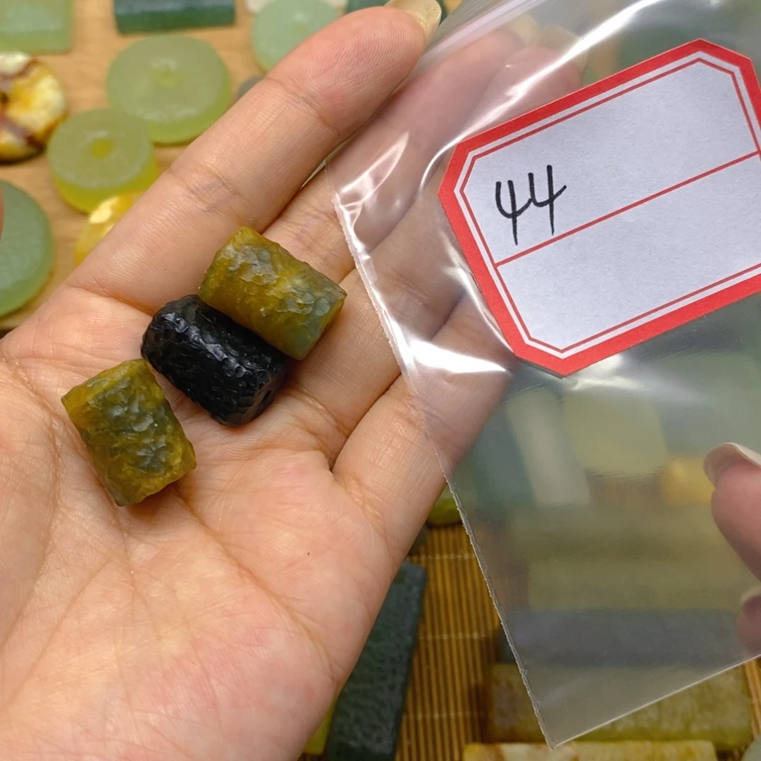 蛇纹石玉未镶嵌颈饰你**豁