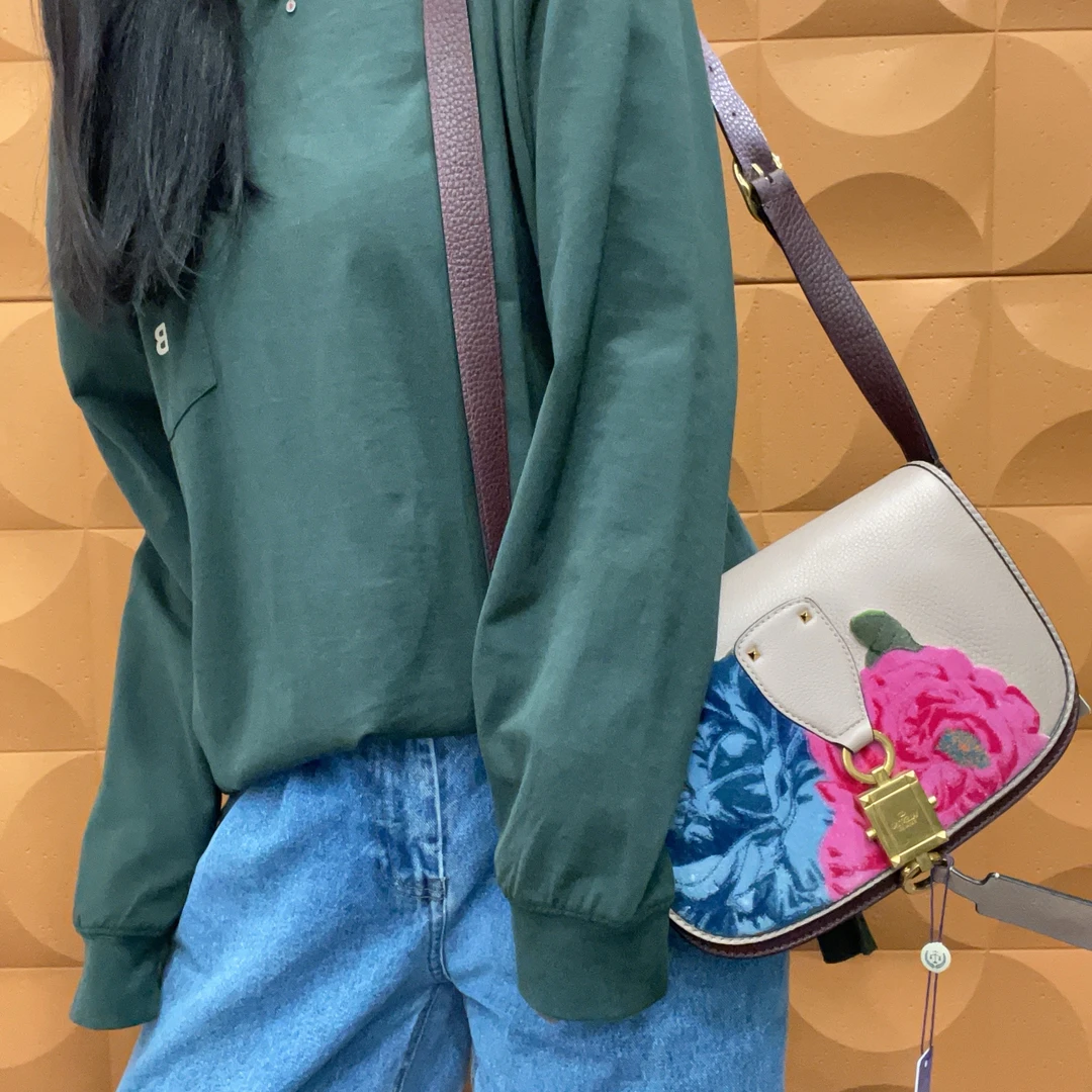 95新 Valentino/华伦天奴 【KK】 77 1137 刺绣面翻盖单肩包