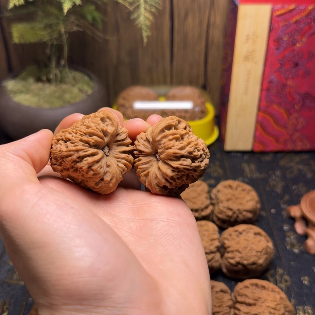 文玩核桃把件偷***公南疆石40