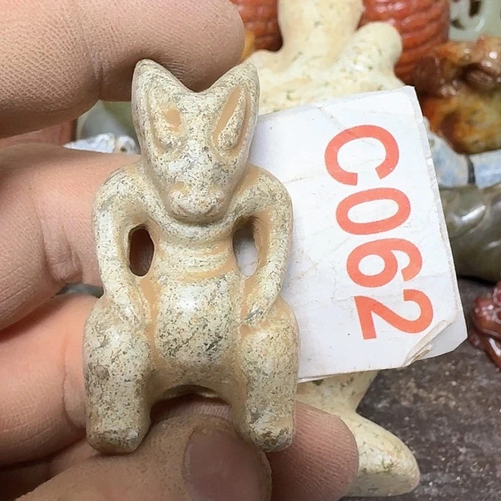 透闪石-蛇纹石玉颈饰未镶嵌