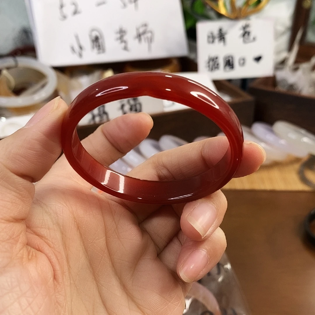 玛瑙/玉髓未镶嵌手镯C332。50.3圈。瑕