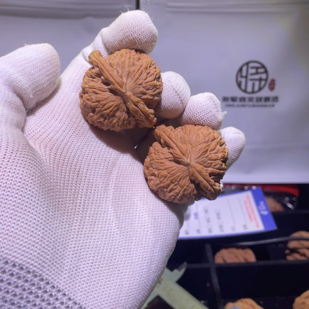 文玩核桃把件球白 654