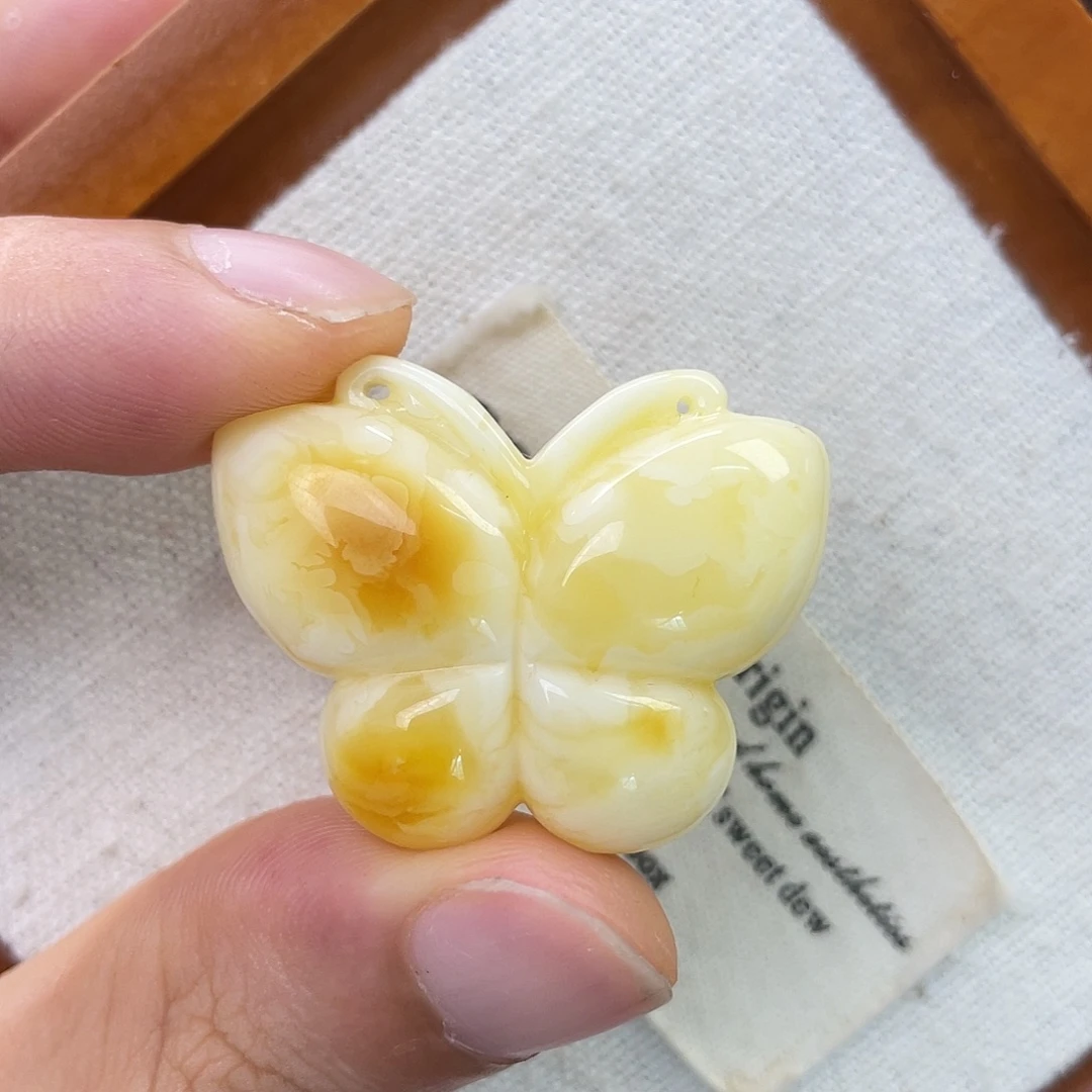 未镶嵌琥珀珠宝奇石蝴蝶