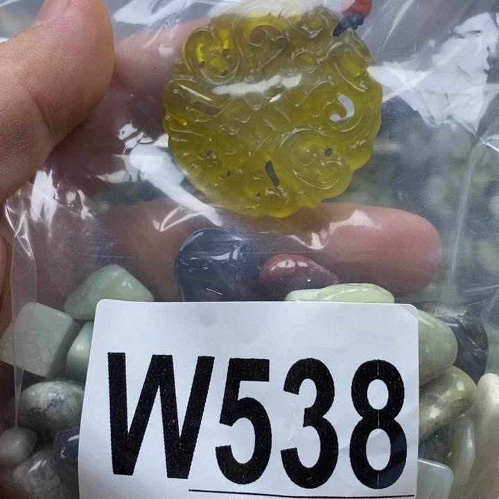 蛇纹石玉未镶嵌珠宝奇石