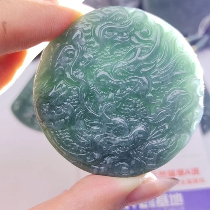 翡翠颈饰未镶嵌天然的A货翡翠多样性发货