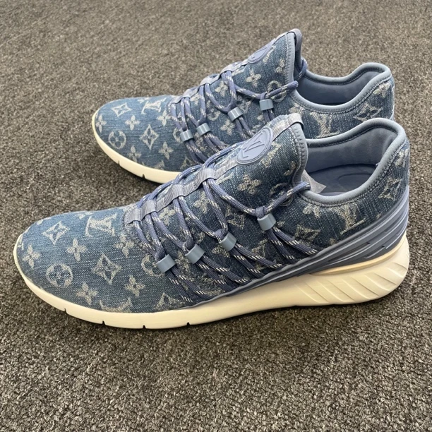 95新 LouisVuitton/路易威登 低帮蓝色休闲鞋42.5码99新公价8000