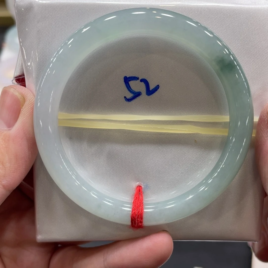 翡翠手镯未镶嵌翡翠