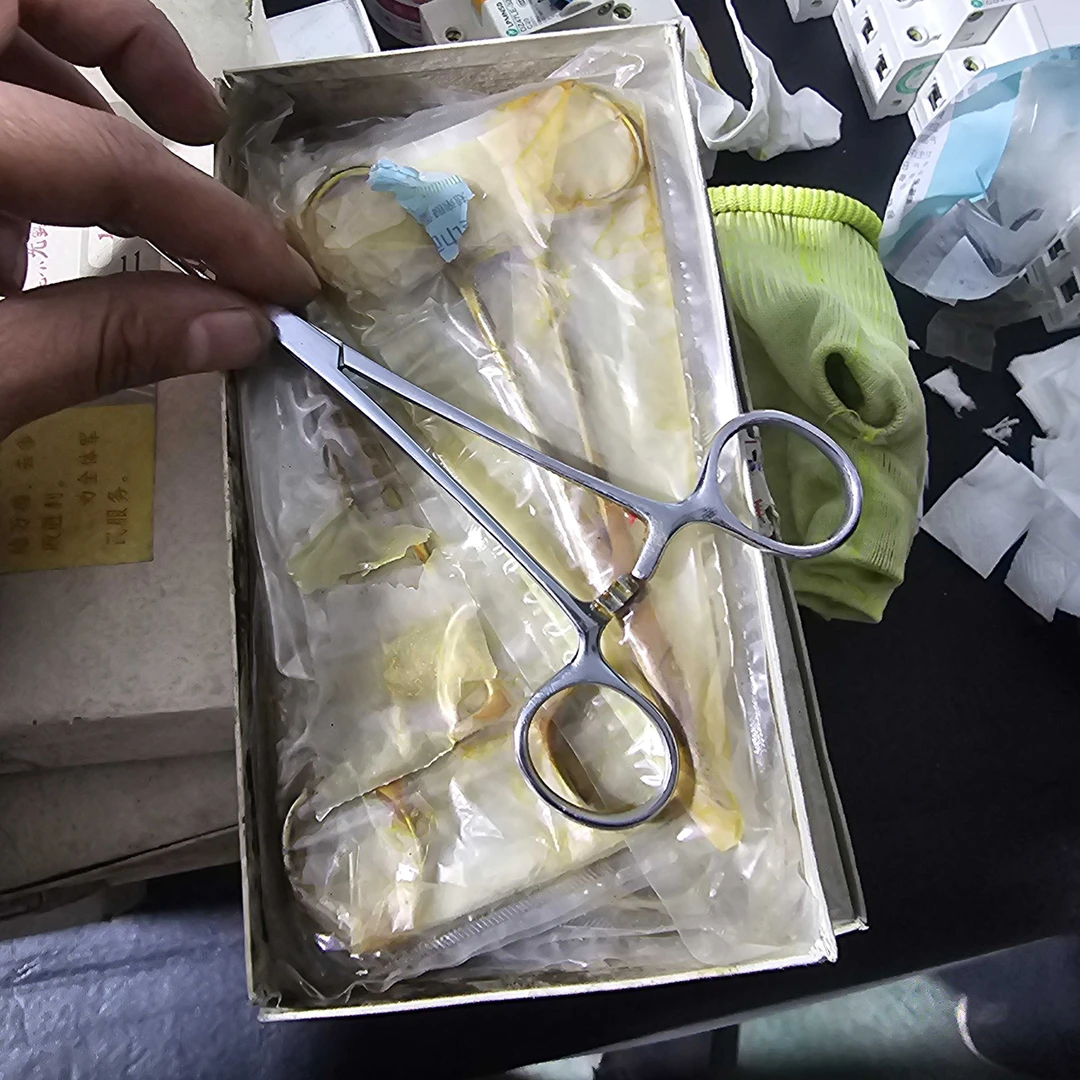 1970年全新小钳子一把长度160