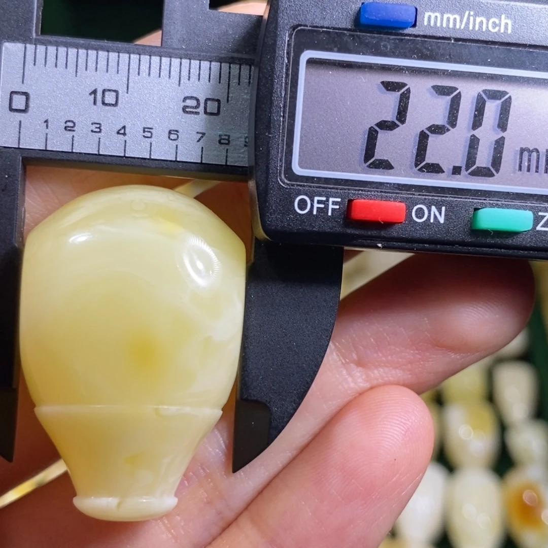 蜜蜡未镶嵌裸石微瑕