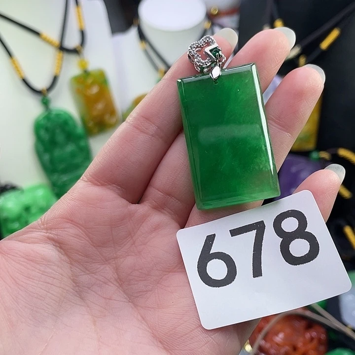 翡翠未镶嵌吊坠(赠链)