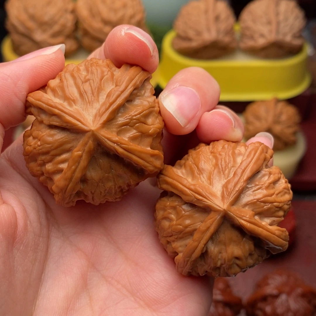 6***哥文玩核桃把件金锭四棱42