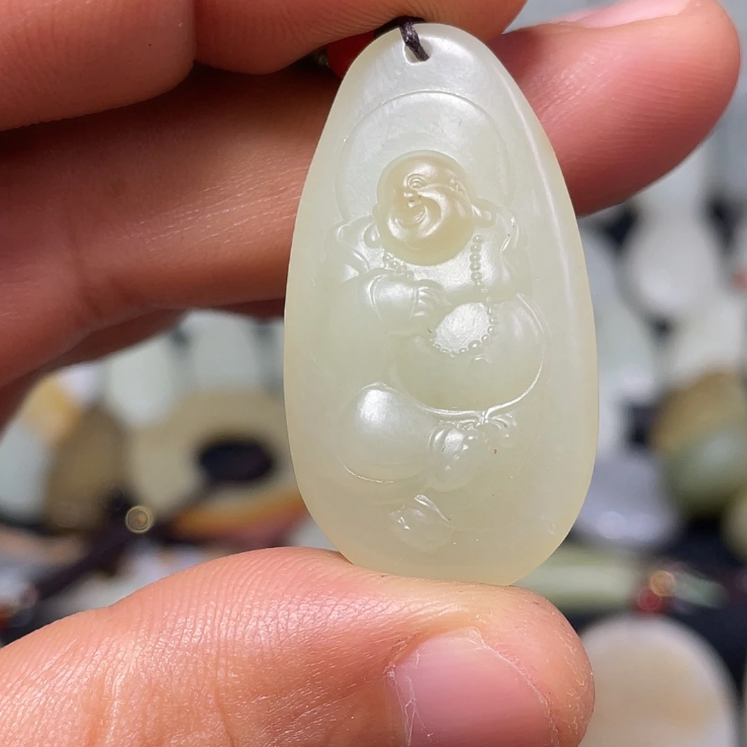 颈饰未镶嵌和田玉吊坠
