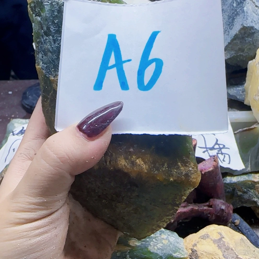 D***g蛇纹石玉未镶嵌原石