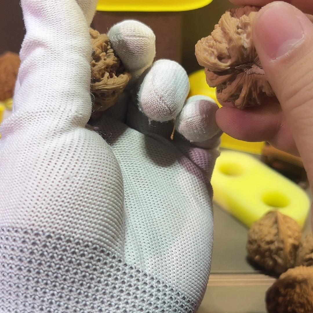 远***山文玩核桃吊坠是因为有