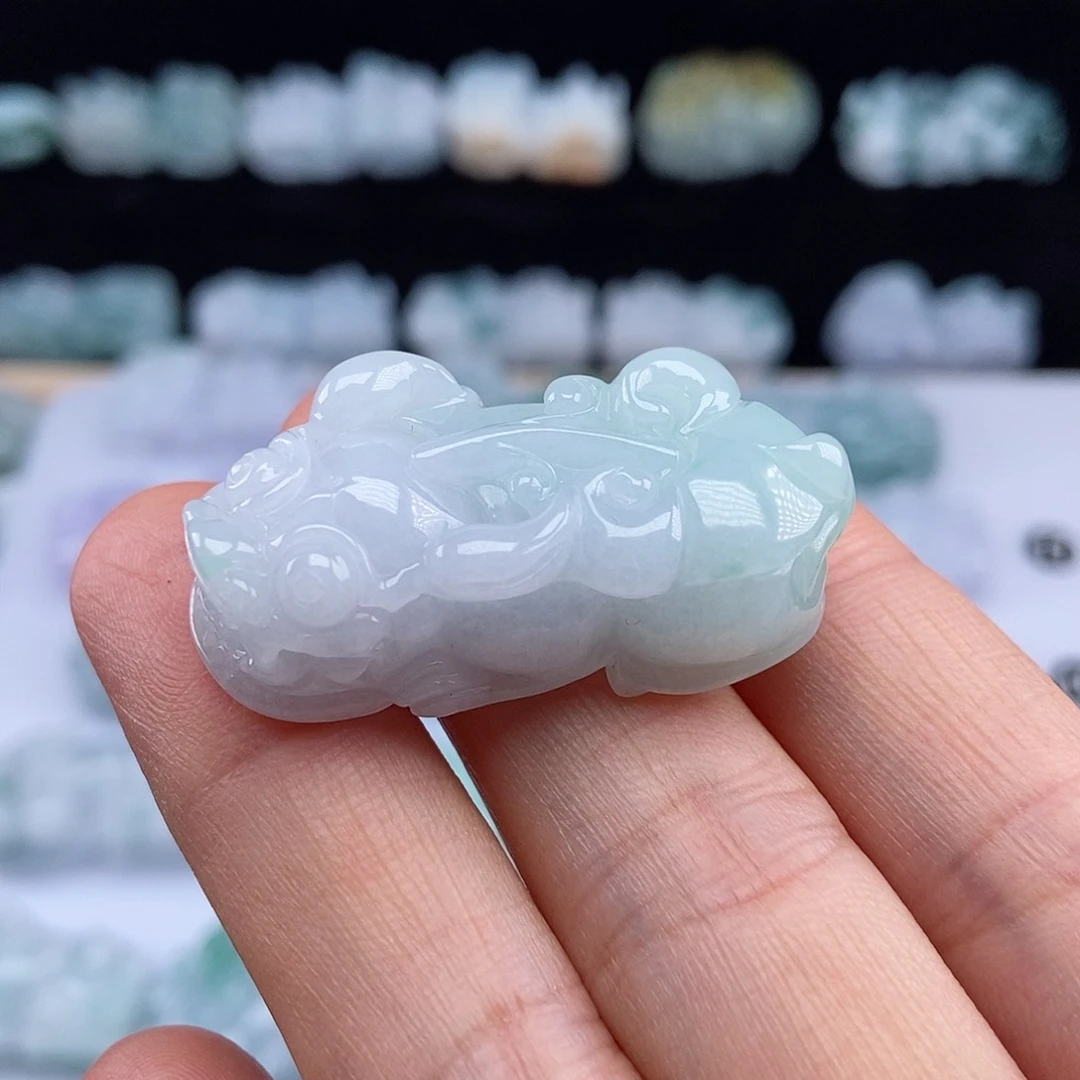 翡翠颈饰未镶嵌翡翠貔貅