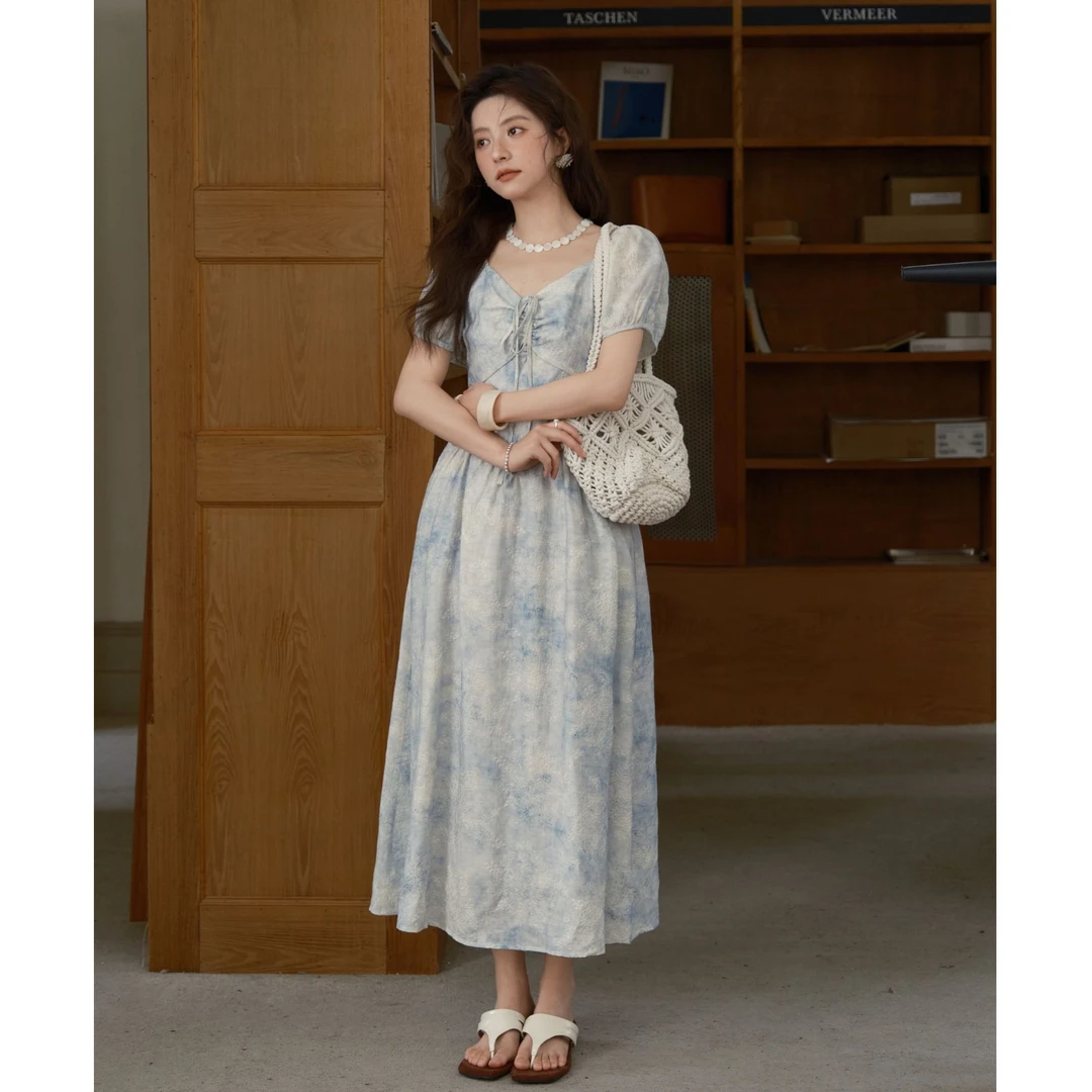 谜秀晕染蓝碎花显瘦气质夏季复古法式日常泡泡袖蓝色国风收腰方领