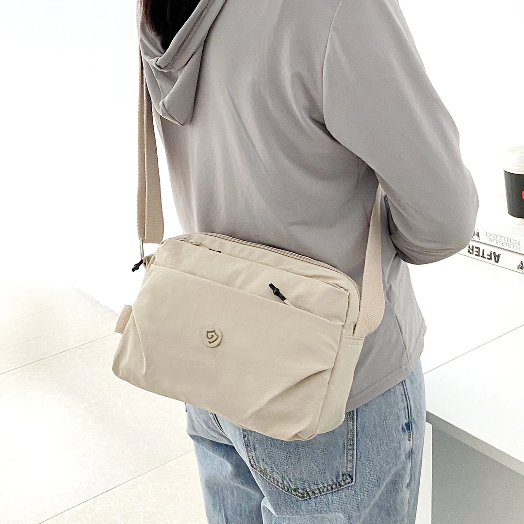 小方包女2025新款大容量单肩包时尚多层牛津布妈妈包斜挎轻便通勤