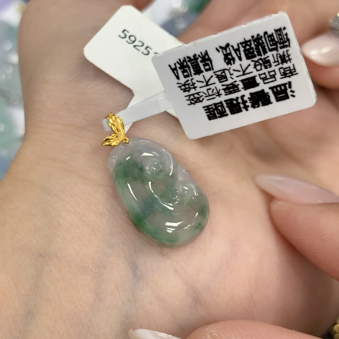 颈饰18K金镶嵌翡翠