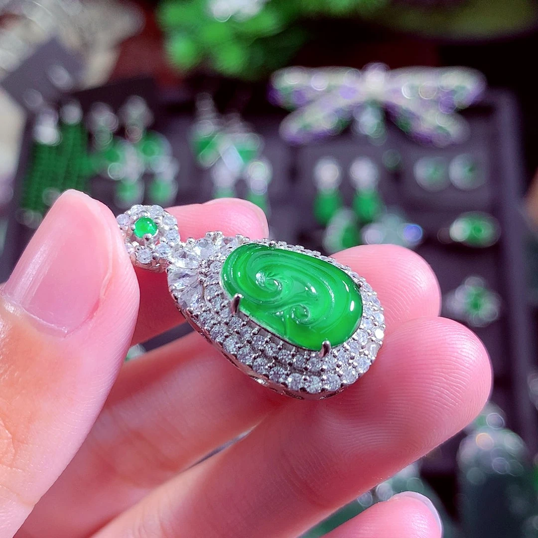 颈饰未镶嵌翡翠天然