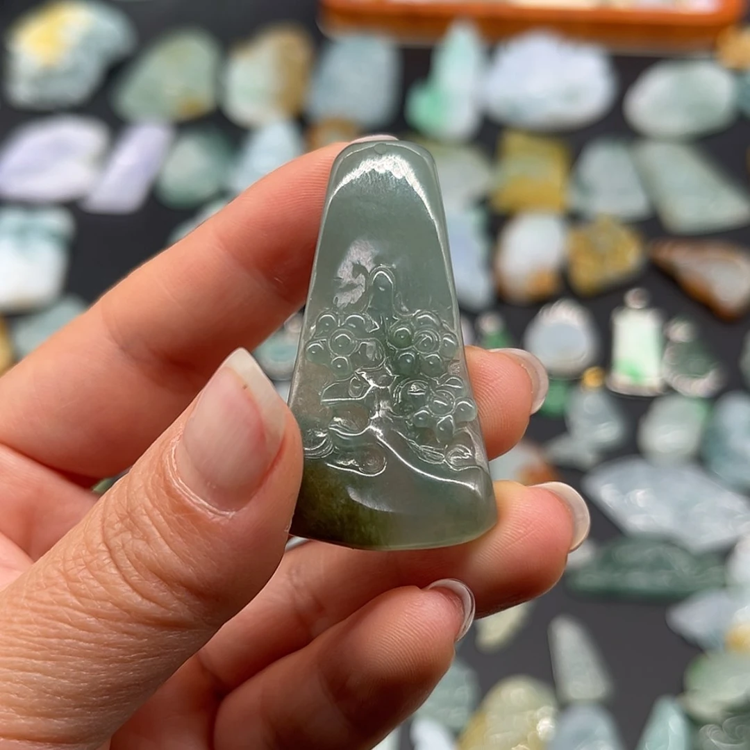 【闪购商品】翡翠颈饰未镶嵌梅花
